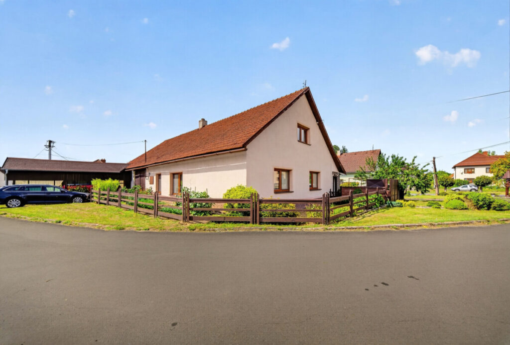 Prodej rodinného domu v Kněževsi, 422m2